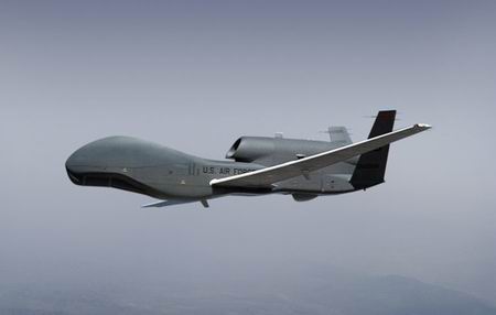 資料圖:美軍全球鷹無(wú)人機(jī) 資料圖:美軍全球鷹無(wú)人機(jī)