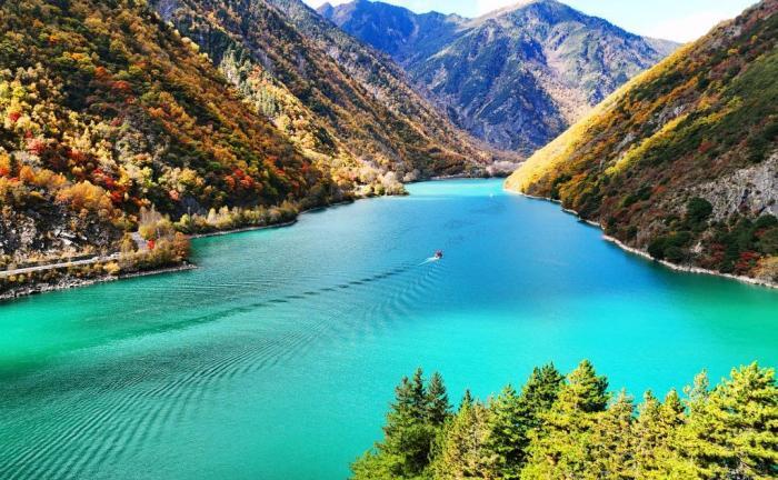 四川茂縣松坪溝景區(qū)彩林如畫(huà)美不勝收