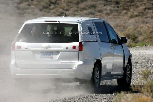 于12月發(fā)布 2011款豐田Sienna諜照曝光 汽車之家 于12月發(fā)布 2011款豐田Sienna諜照曝光 汽車之家