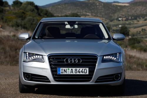 豪華車的準則 海外試駕2011款奧迪A8