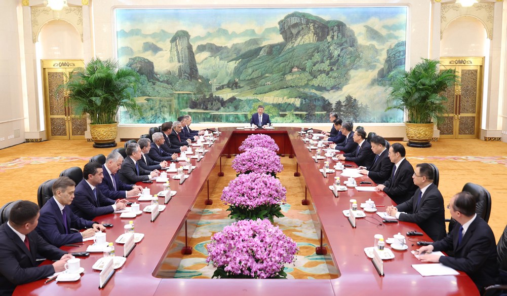 習(xí)近平集體會(huì)見(jiàn)上海合作組織成員國(guó)外長(zhǎng)理事會(huì)會(huì)議外方代表團(tuán)團(tuán)長(zhǎng)