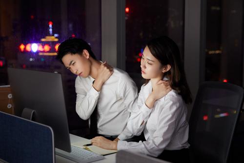 久坐傷身！中醫(yī)教你三組動(dòng)作緩解肩頸疲勞