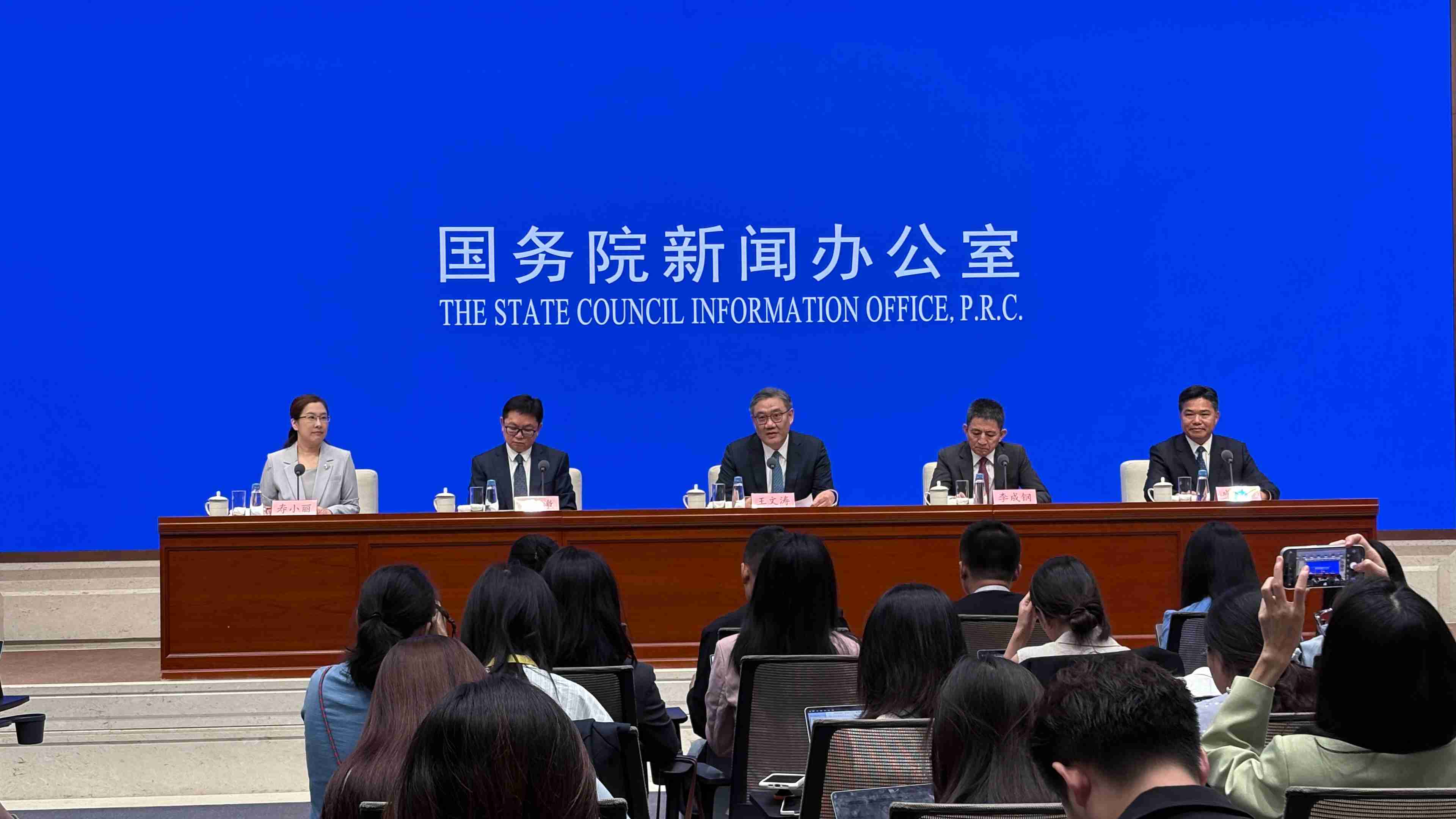 國新辦舉行“高質(zhì)量完成‘十四五’規(guī)劃”系列主題新聞發(fā)布會(huì)（商務(wù)部）